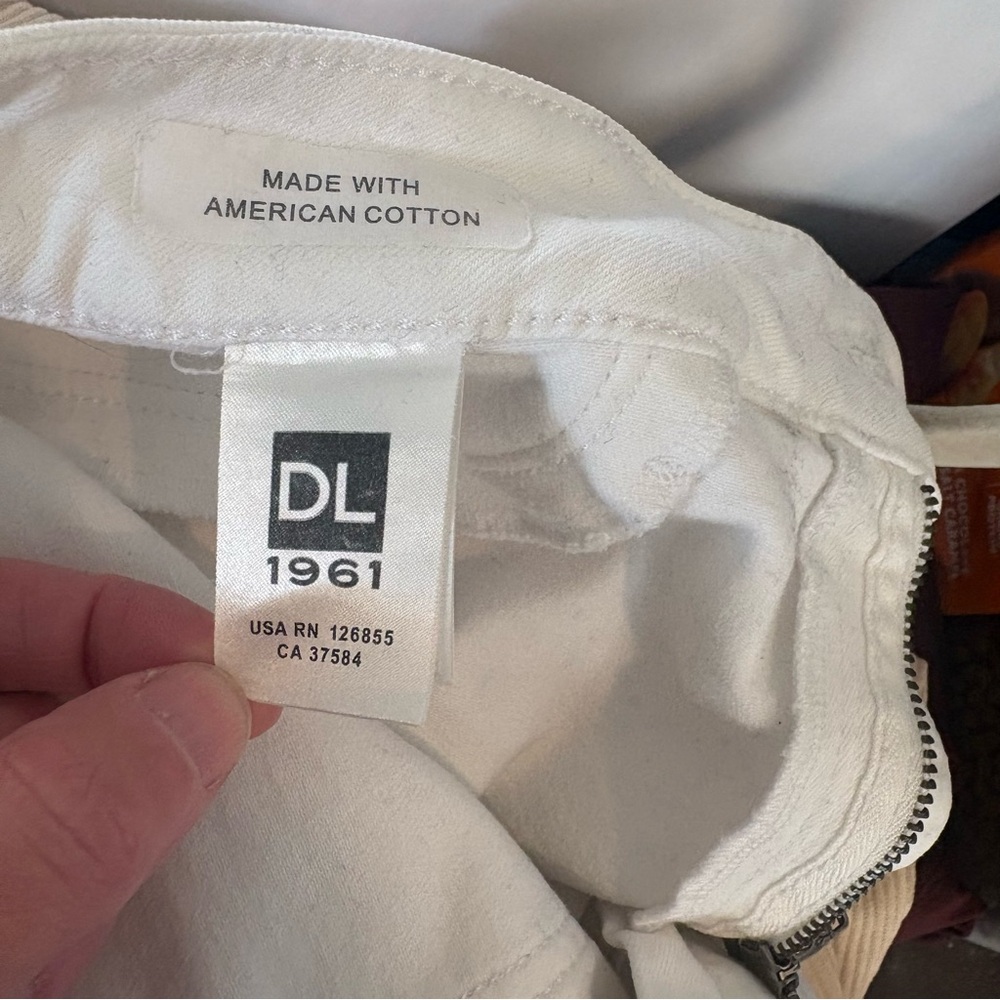 DL1961 Lara Cropped Flare White Jeans size 29 Denim Raw Hem Spring Summer - Picture 9 of 12